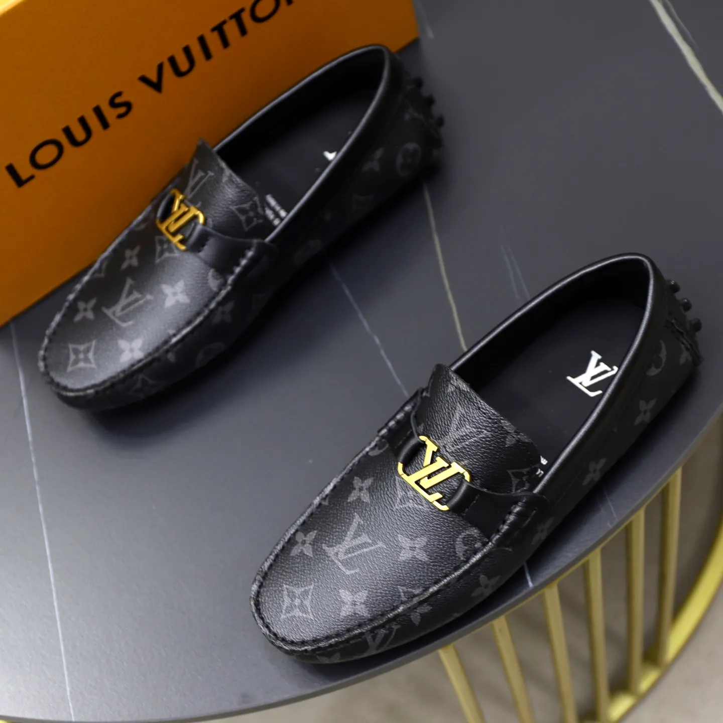 Ex-factory price: 480💰【LV】Louis Vuitton ⚠️High-end men’s driving and pedal series ⚠️38-44 (customized for 45) ⚠️All original cowhide leather! Thick and soft! Made entirely of calfskin lining! The latest non-slip beanie sole! Three-dimensional package technology! Fashionable and classic! Handicrafts! Original high quality! Feel free to compare!